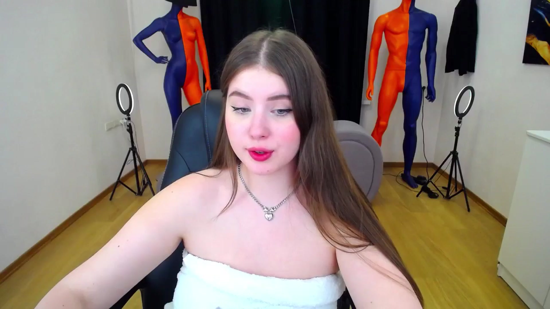 Gallery image thumbnail from AdmireMyEyes's myfreecams stream on, 05/21/2024, 09:28 image 2 of 20