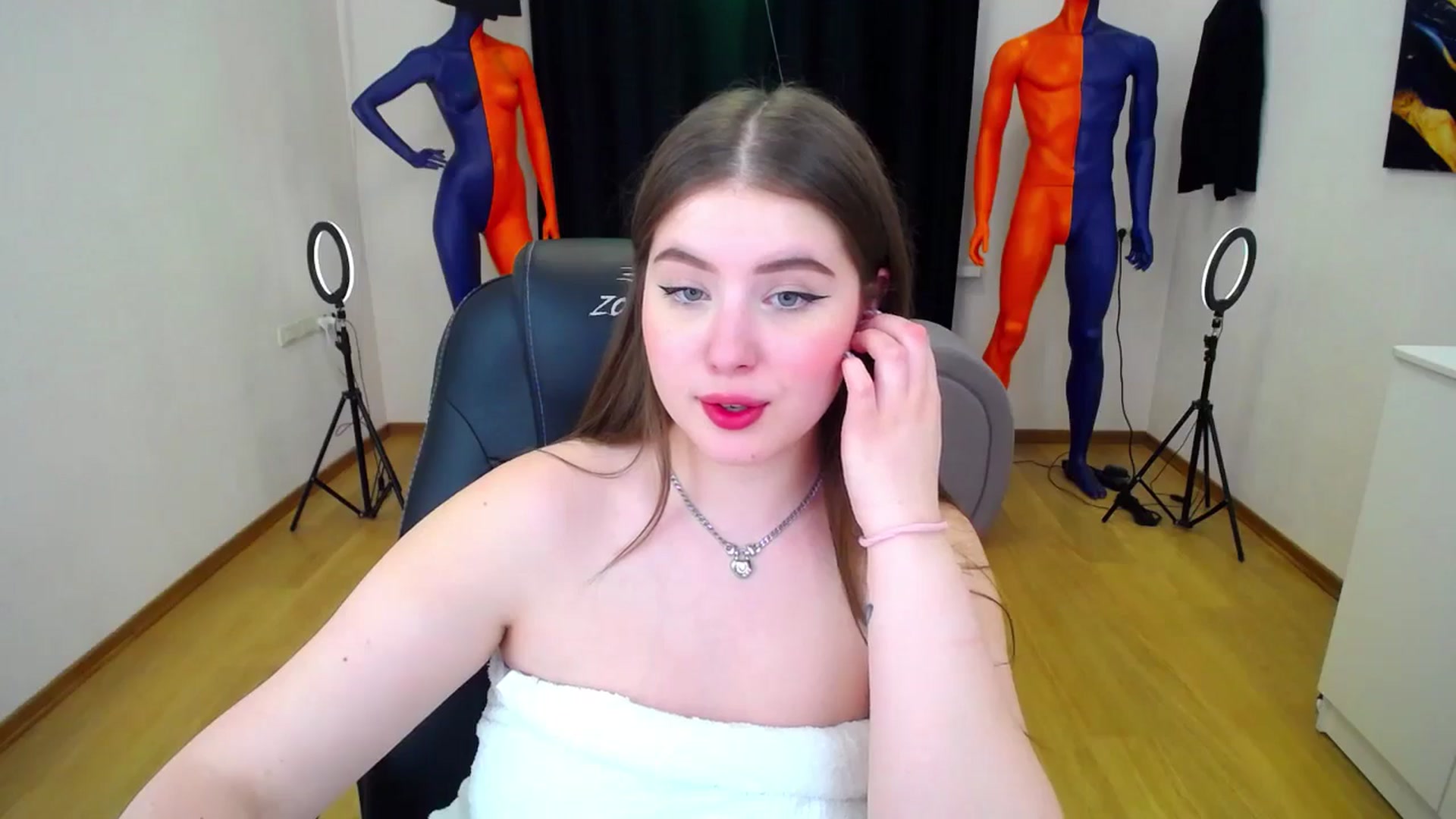Gallery image thumbnail from AdmireMyEyes's myfreecams stream on, 05/21/2024, 09:28 image 4 of 20