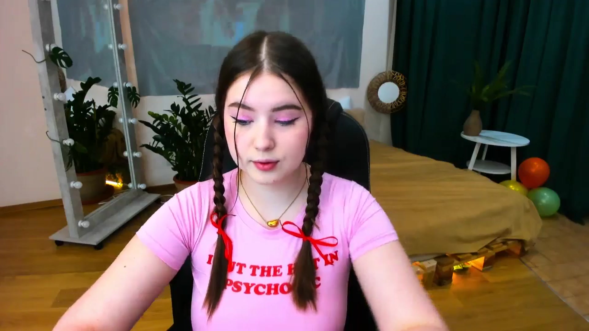 Gallery image thumbnail from AdmireMyEyes's myfreecams stream on, 05/25/2024, 18:34 image 4 of 20
