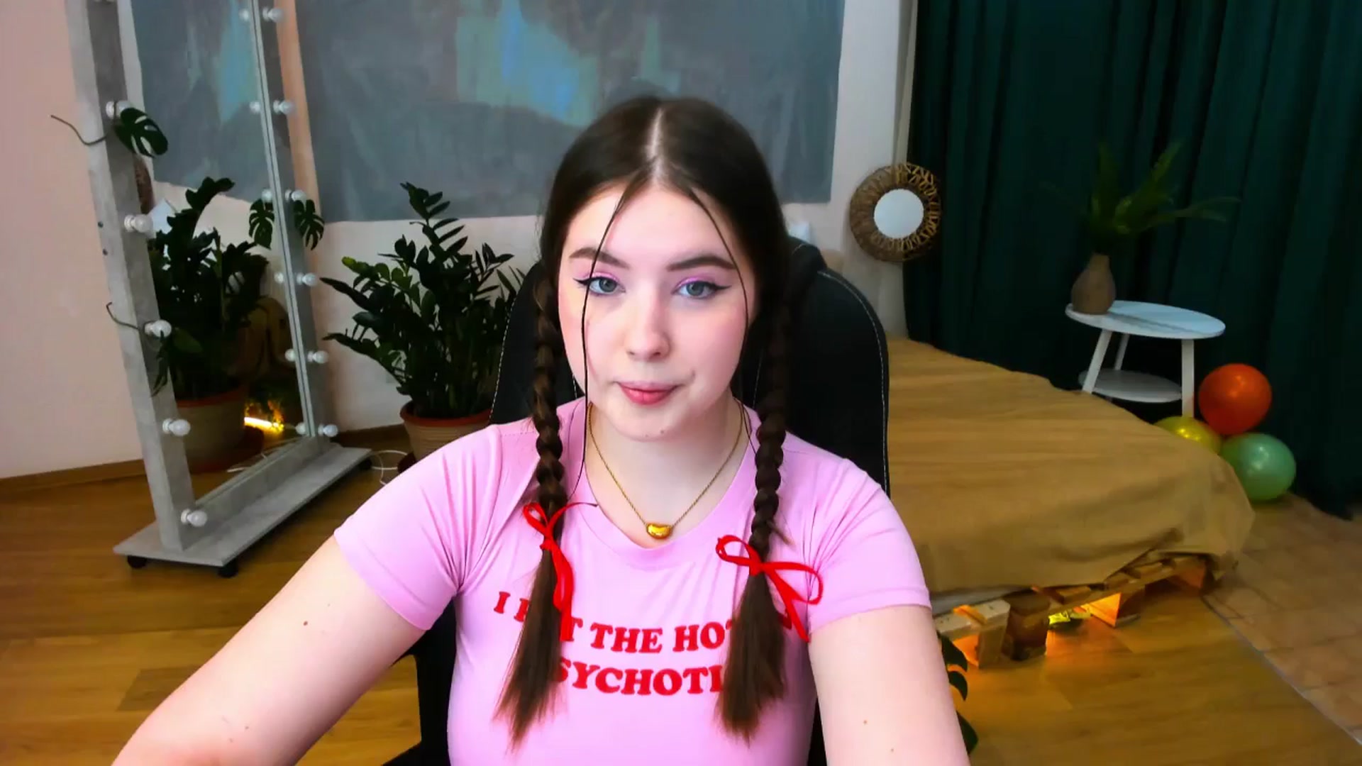 Gallery image thumbnail from AdmireMyEyes's myfreecams stream on, 05/25/2024, 18:34 image 11 of 20
