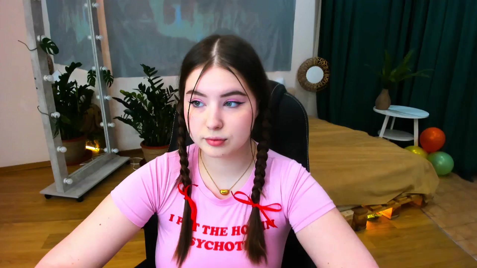Gallery image thumbnail from AdmireMyEyes's myfreecams stream on, 05/25/2024, 18:34 image 1 of 20