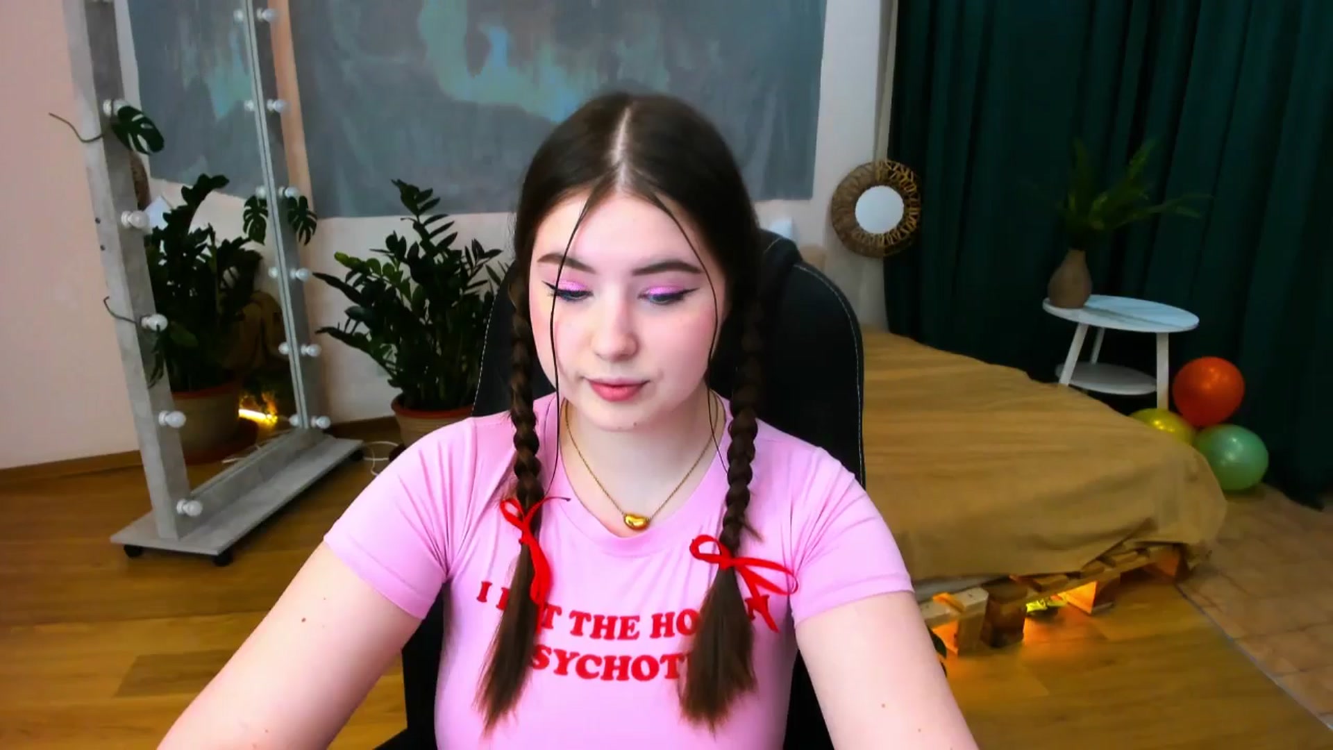 Gallery image thumbnail from AdmireMyEyes's myfreecams stream on, 05/25/2024, 18:34 image 9 of 20