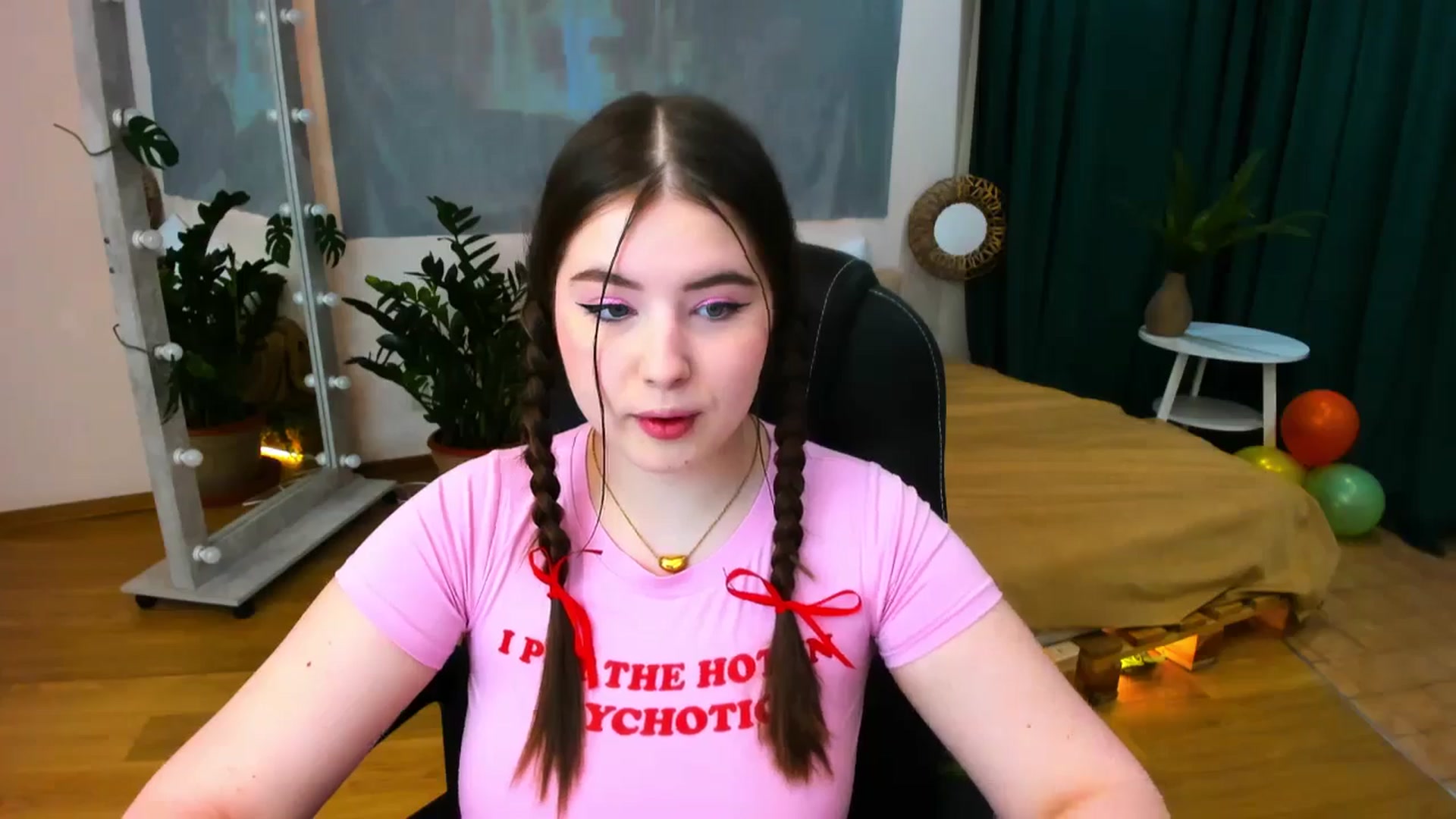 Gallery image thumbnail from AdmireMyEyes's myfreecams stream on, 05/25/2024, 18:34 image 6 of 20