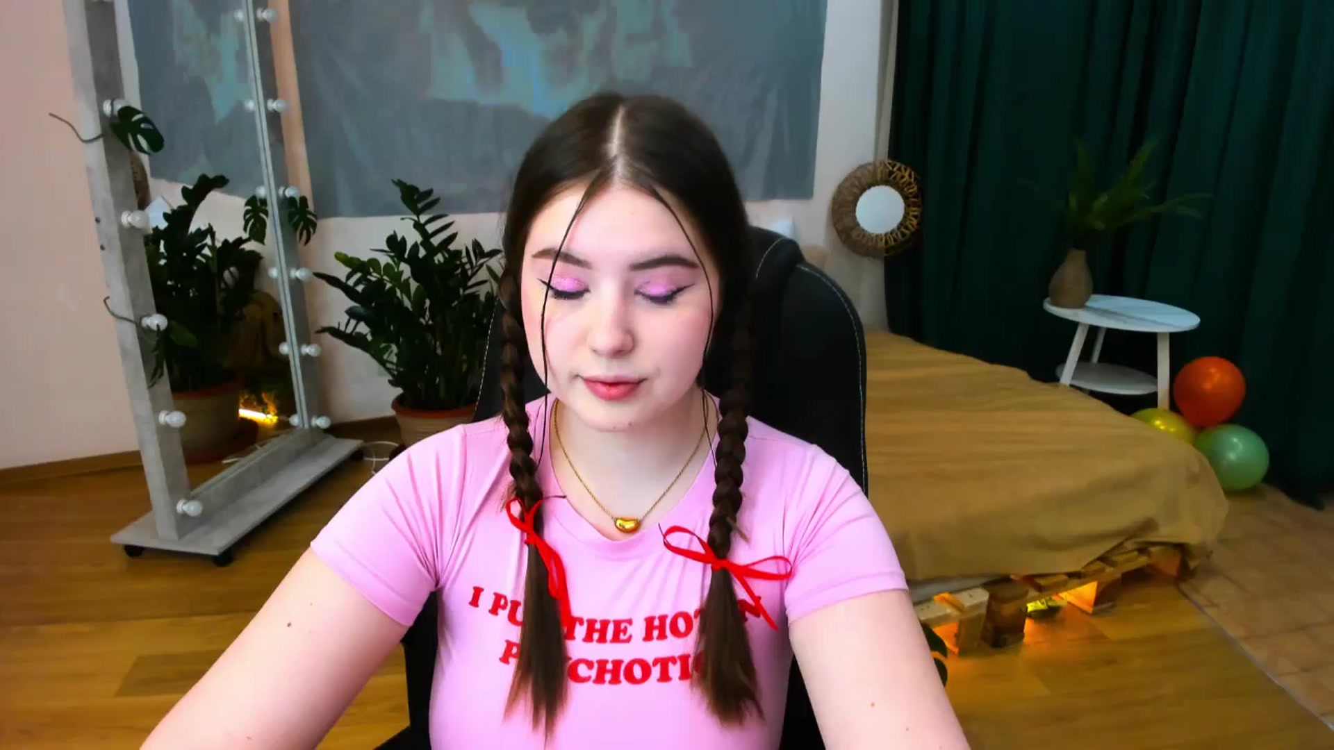 Gallery image thumbnail from AdmireMyEyes's myfreecams stream on, 05/25/2024, 18:34 image 7 of 20