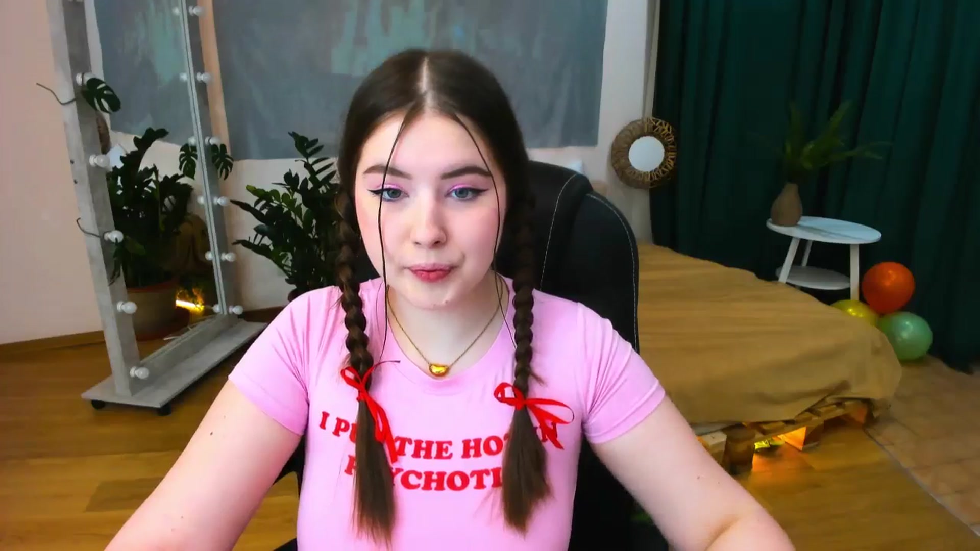 Gallery image thumbnail from AdmireMyEyes's myfreecams stream on, 05/25/2024, 18:34 image 18 of 20