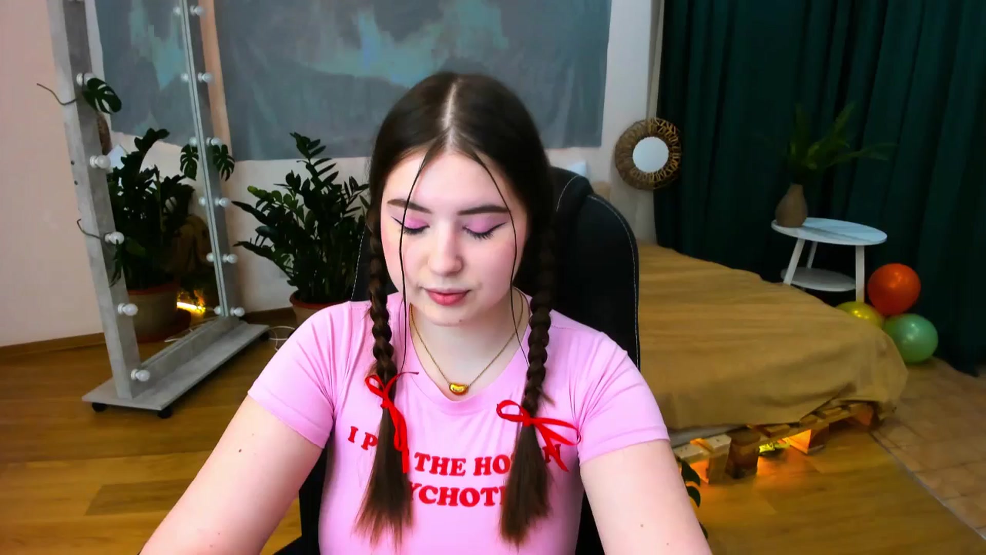 Gallery image thumbnail from AdmireMyEyes's myfreecams stream on, 05/25/2024, 18:34 image 15 of 20