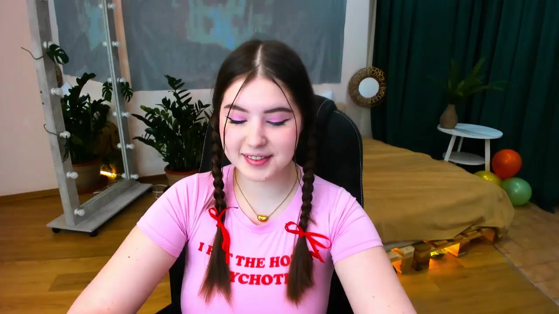 Gallery image thumbnail from AdmireMyEyes's myfreecams stream on, 05/25/2024, 18:34 image 14 of 20