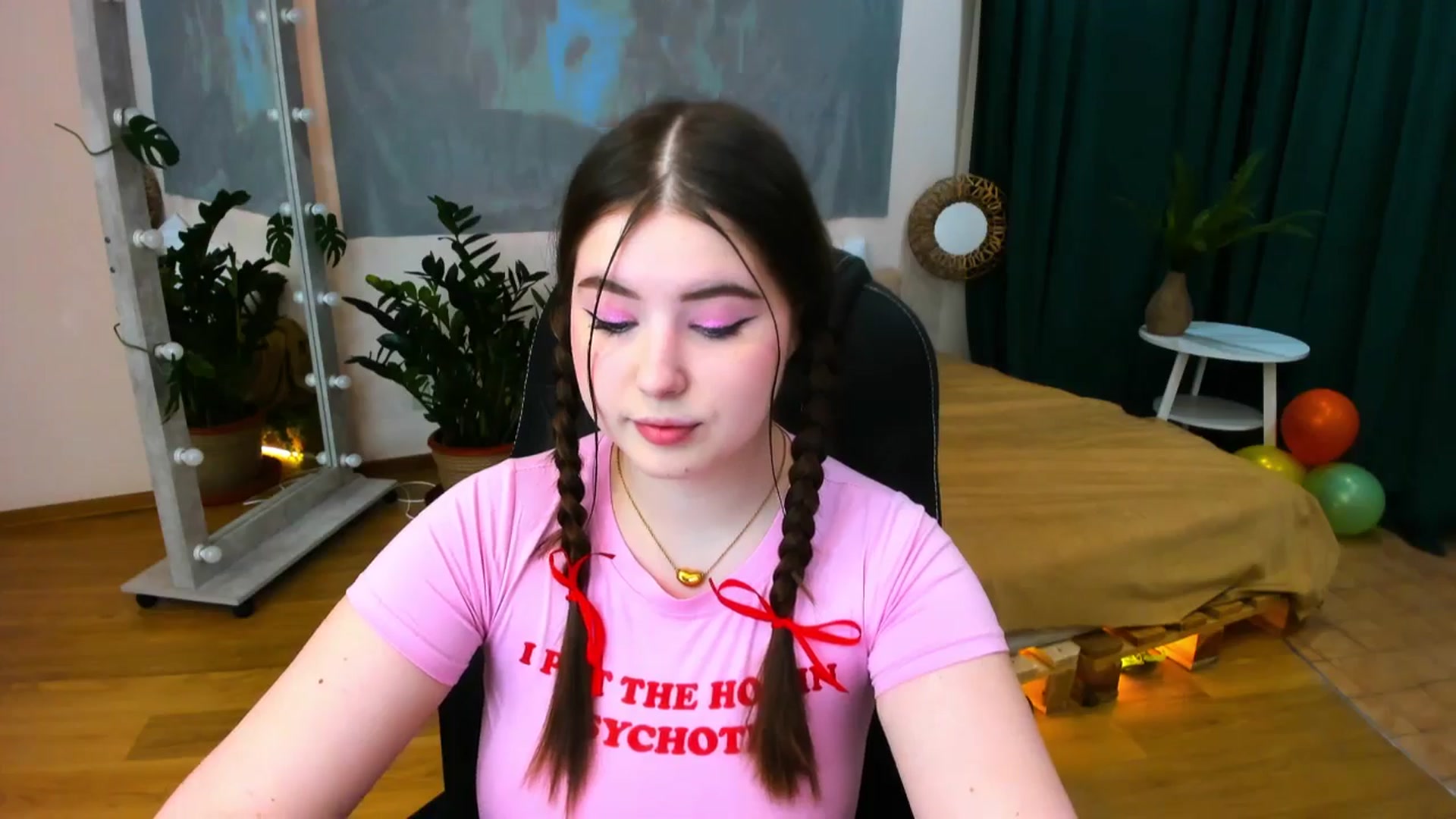 Gallery image thumbnail from AdmireMyEyes's myfreecams stream on, 05/25/2024, 18:34 image 2 of 20