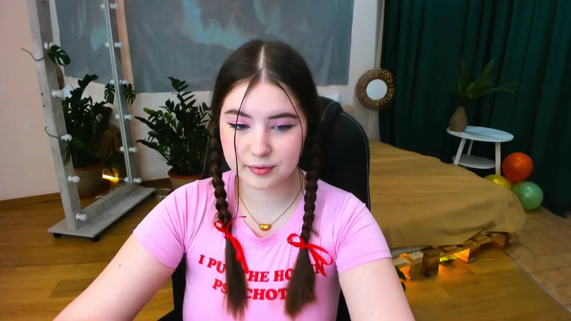 Gallery image thumbnail from AdmireMyEyes's myfreecams stream on, 05/25/2024, 18:34 image 17 of 20
