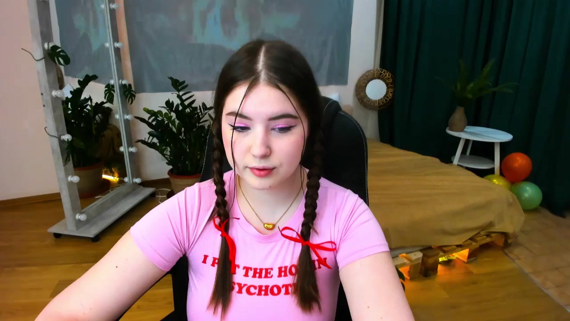 Gallery image thumbnail from AdmireMyEyes's myfreecams stream on, 05/25/2024, 18:34 image 3 of 20