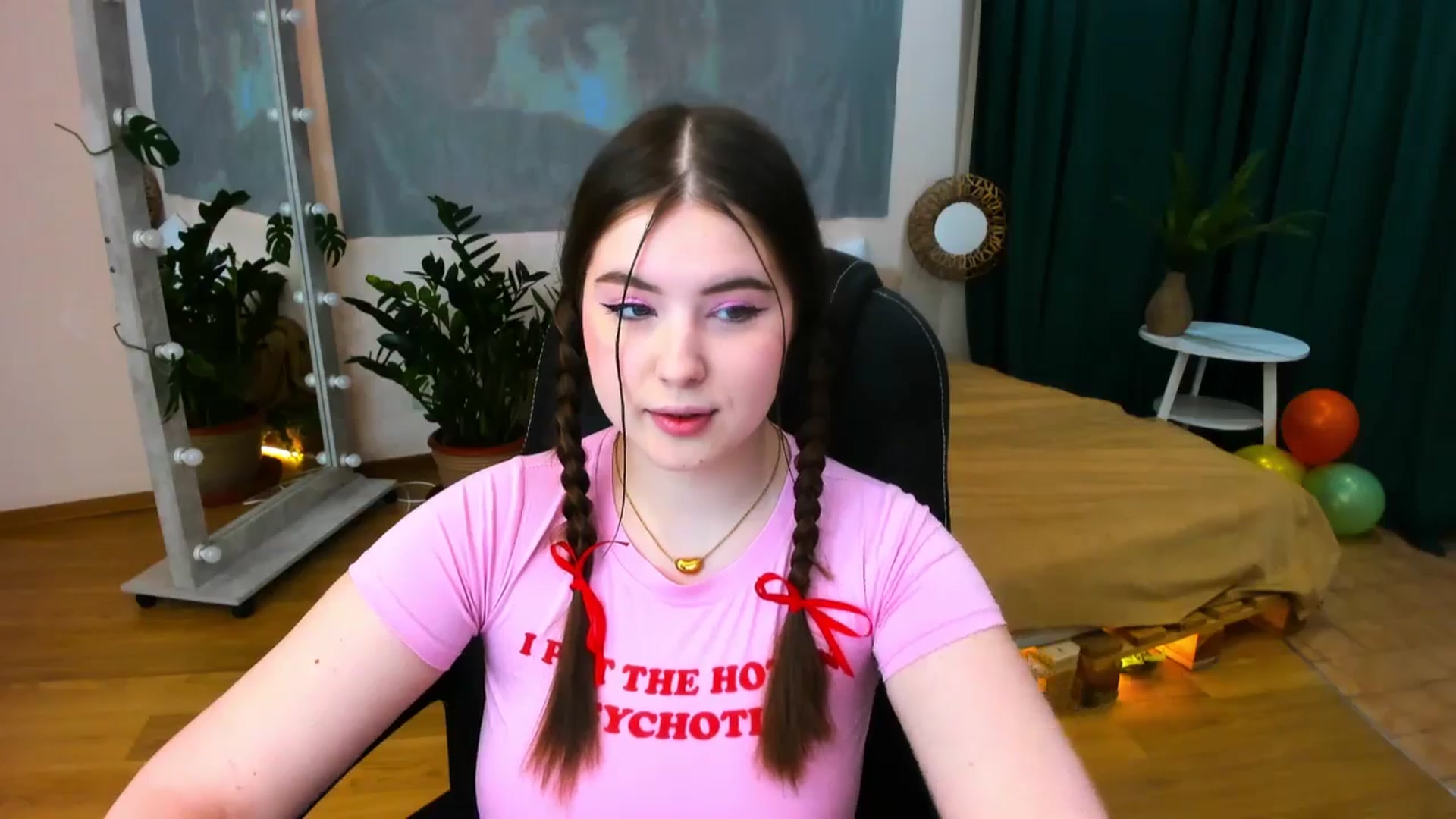 Gallery image thumbnail from AdmireMyEyes's myfreecams stream on, 05/25/2024, 18:34 image 12 of 20