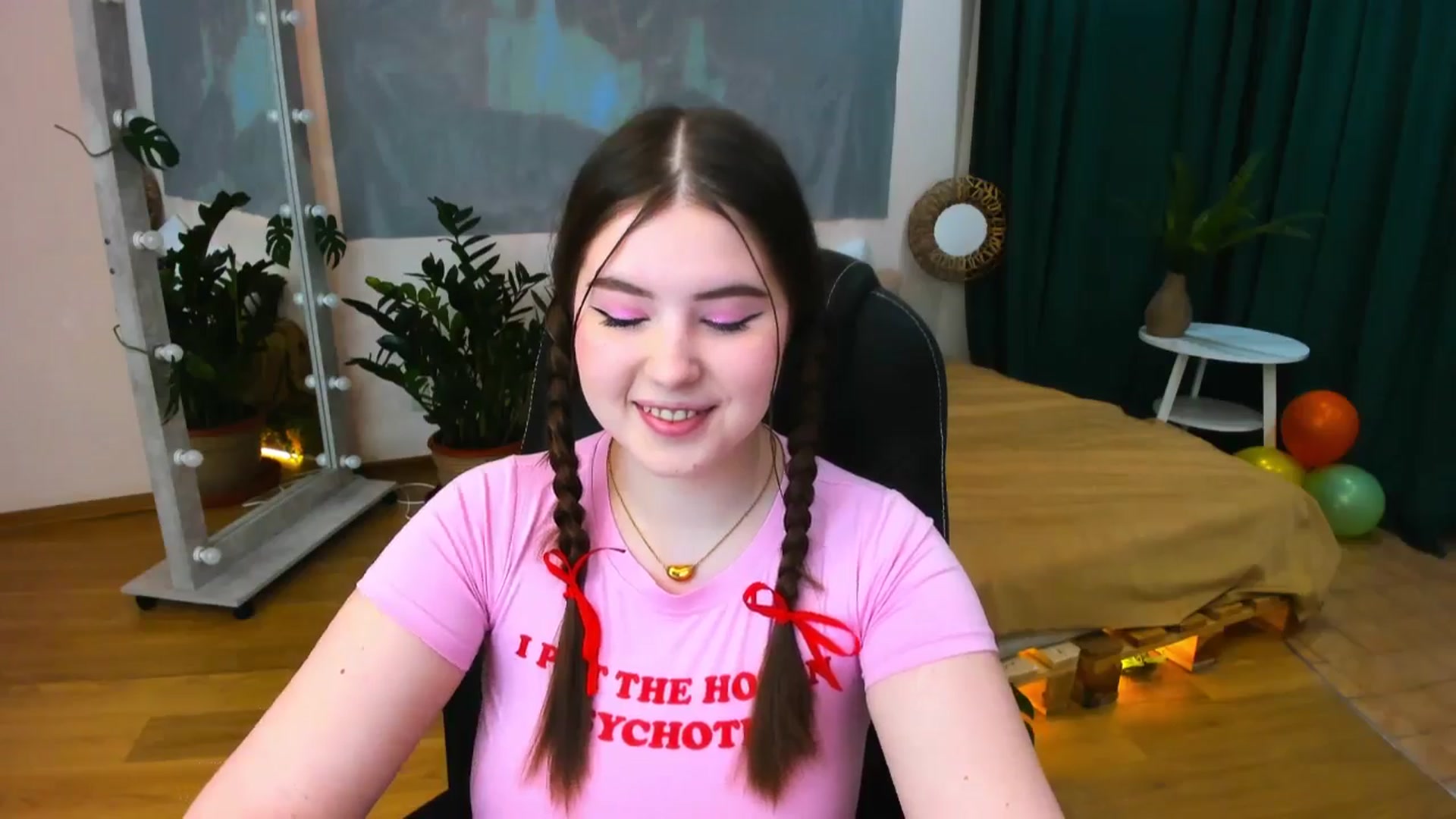 Gallery image thumbnail from AdmireMyEyes's myfreecams stream on, 05/25/2024, 18:34 image 19 of 20