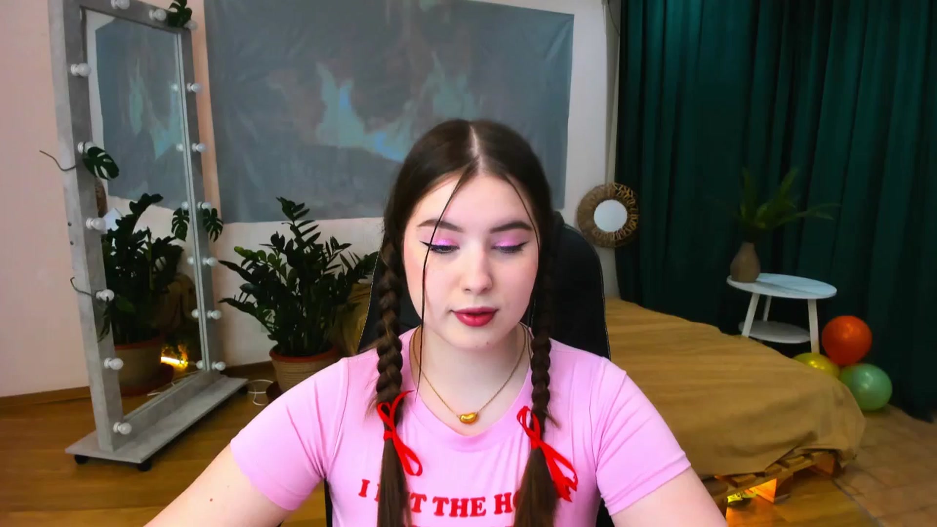 Gallery image thumbnail from AdmireMyEyes's myfreecams stream on, 05/25/2024, 19:09 image 19 of 20