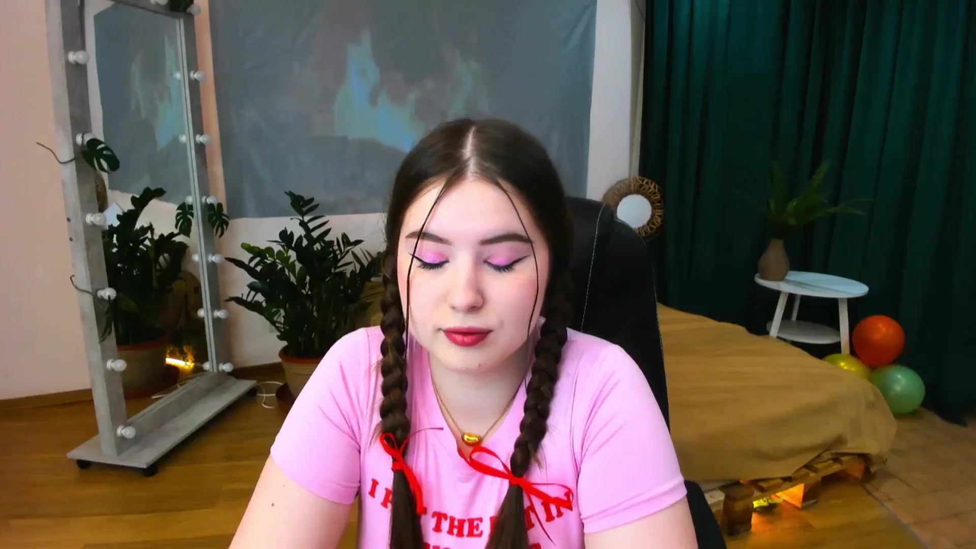 Gallery image thumbnail from AdmireMyEyes's myfreecams stream on, 05/25/2024, 19:09 image 11 of 20
