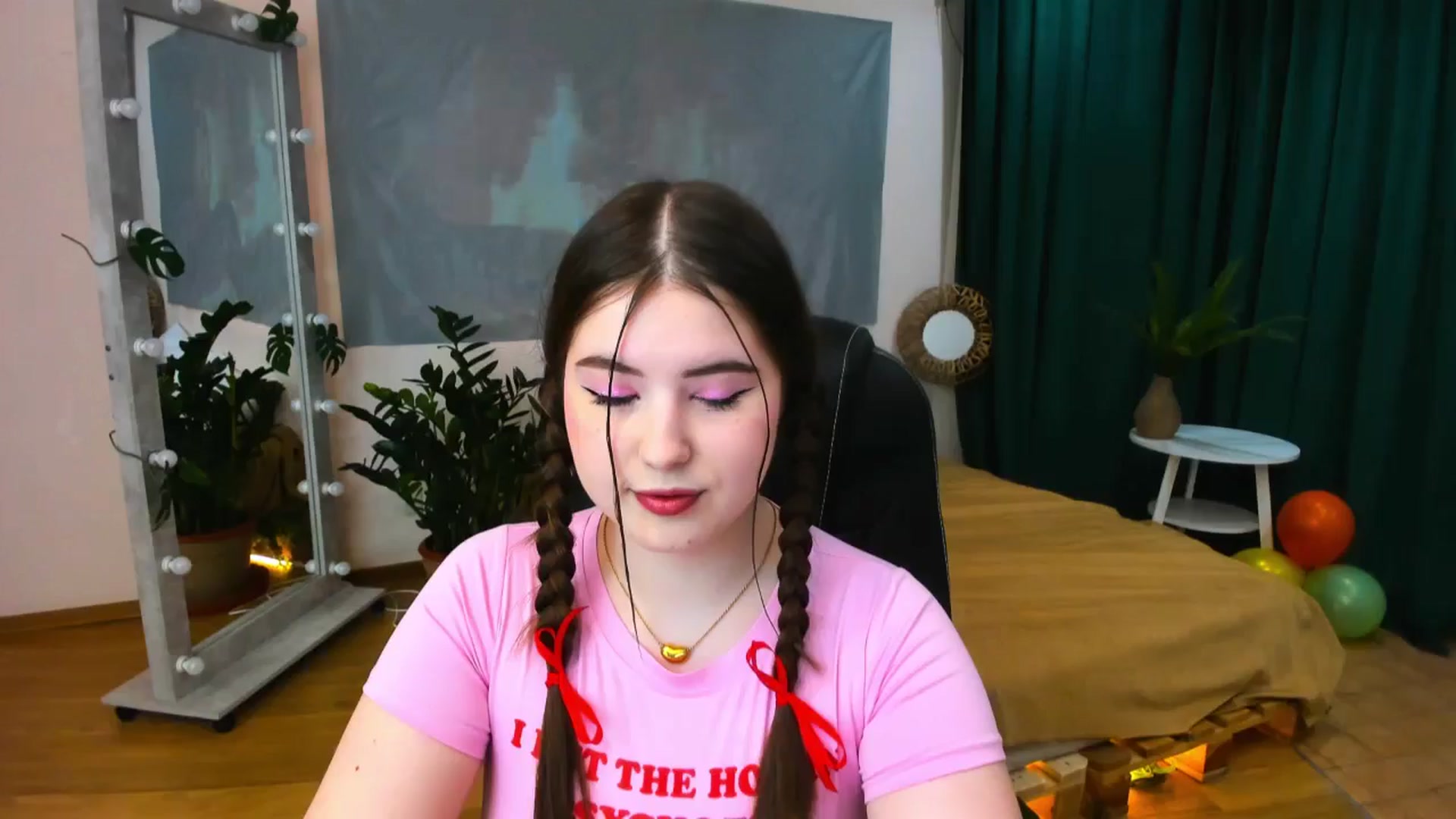 Gallery image thumbnail from AdmireMyEyes's myfreecams stream on, 05/25/2024, 19:09 image 20 of 20