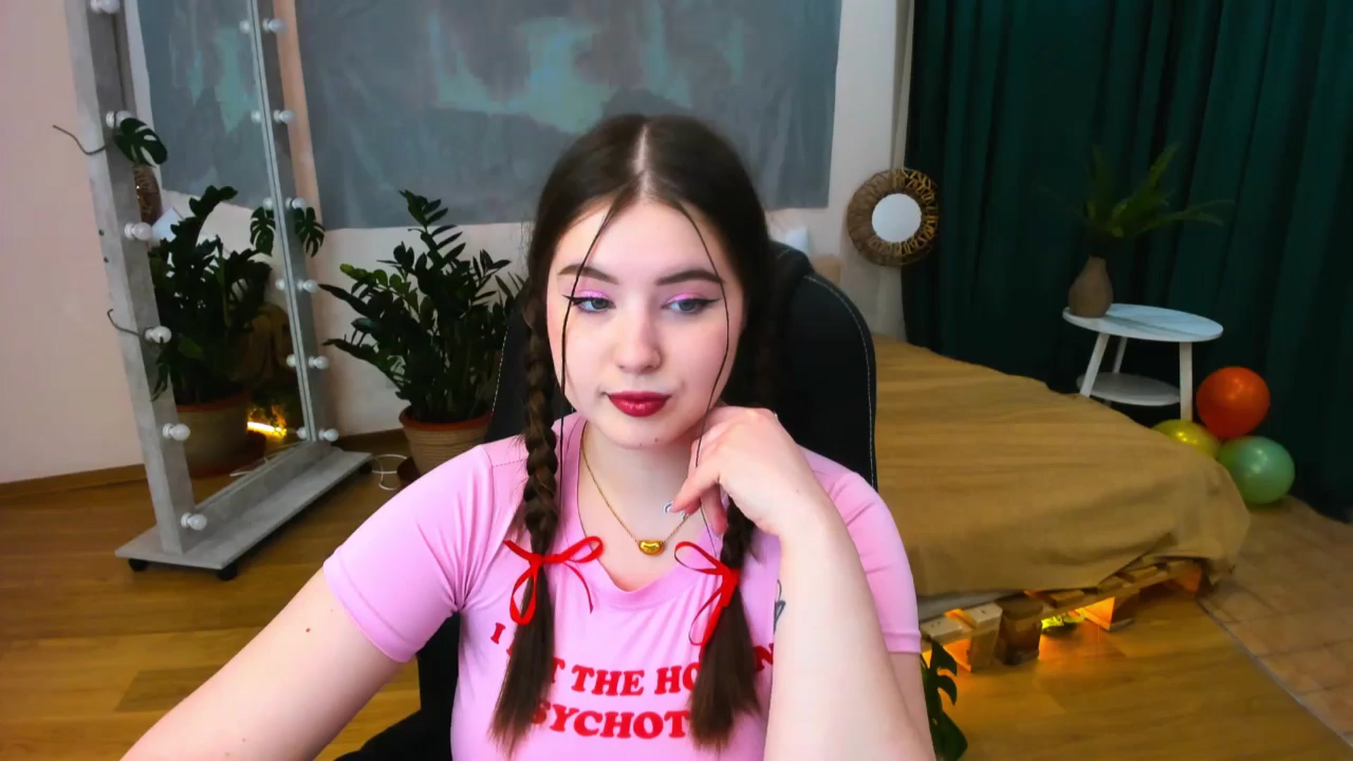 Gallery image thumbnail from AdmireMyEyes's myfreecams stream on, 05/25/2024, 20:35 image 5 of 20
