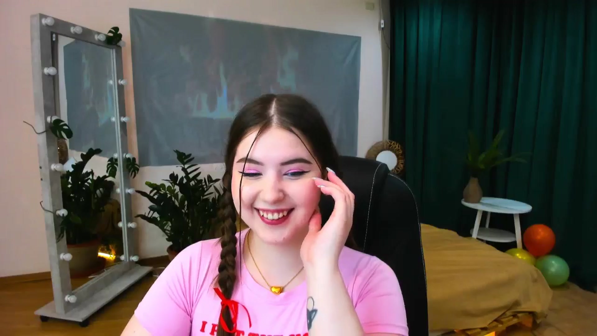 Gallery image thumbnail from AdmireMyEyes's myfreecams stream on, 05/25/2024, 20:35 image 10 of 20