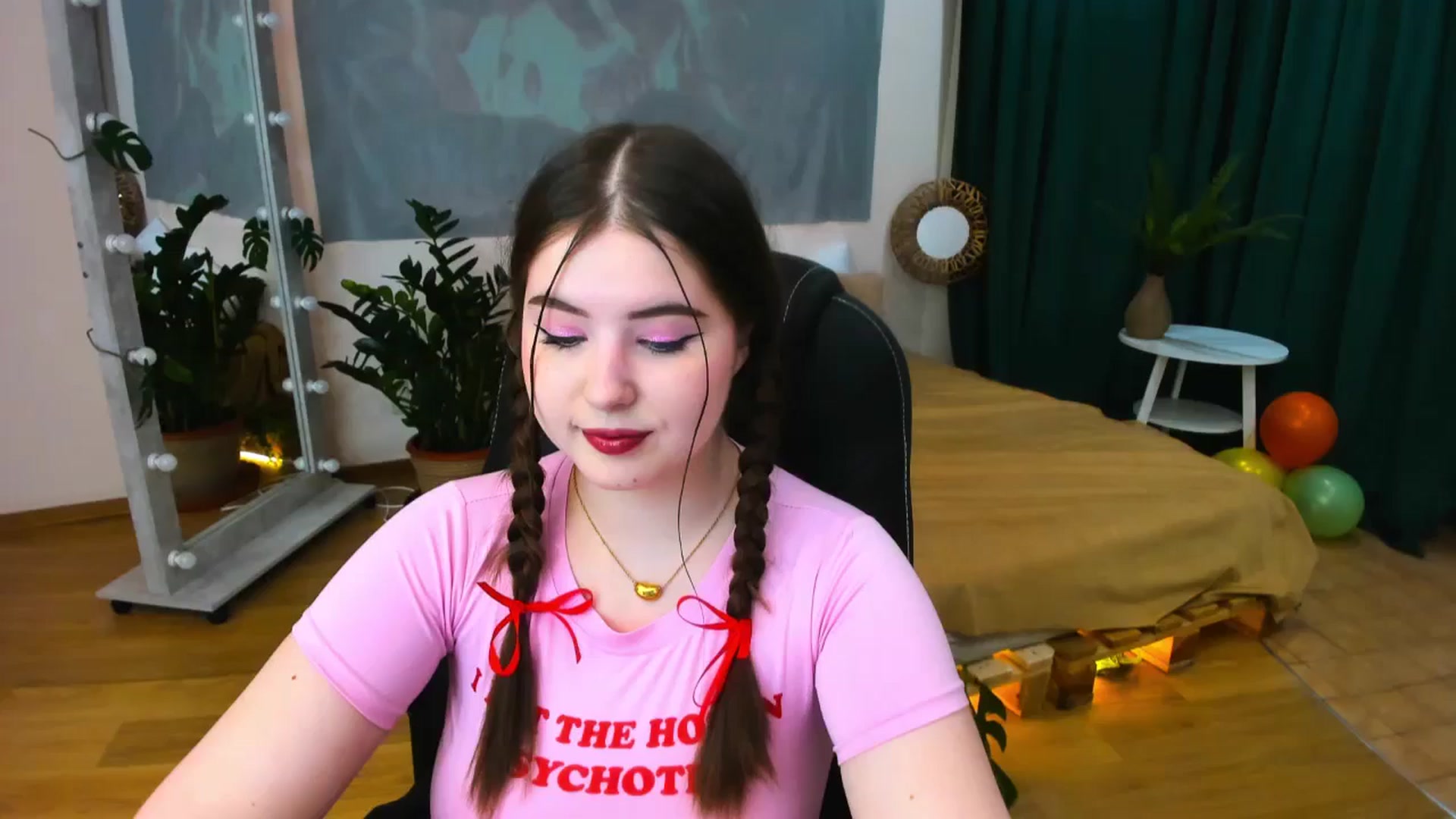 Gallery image thumbnail from AdmireMyEyes's myfreecams stream on, 05/25/2024, 20:35 image 1 of 20