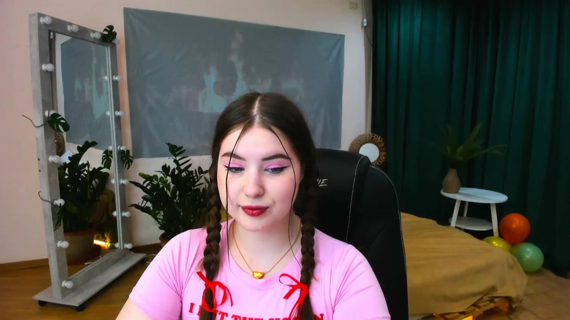 Gallery image thumbnail from AdmireMyEyes's myfreecams stream on, 05/25/2024, 20:35 image 12 of 20