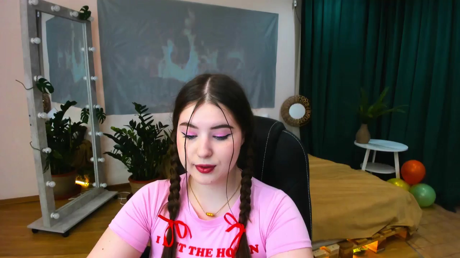 Gallery image thumbnail from AdmireMyEyes's myfreecams stream on, 05/25/2024, 20:35 image 18 of 20