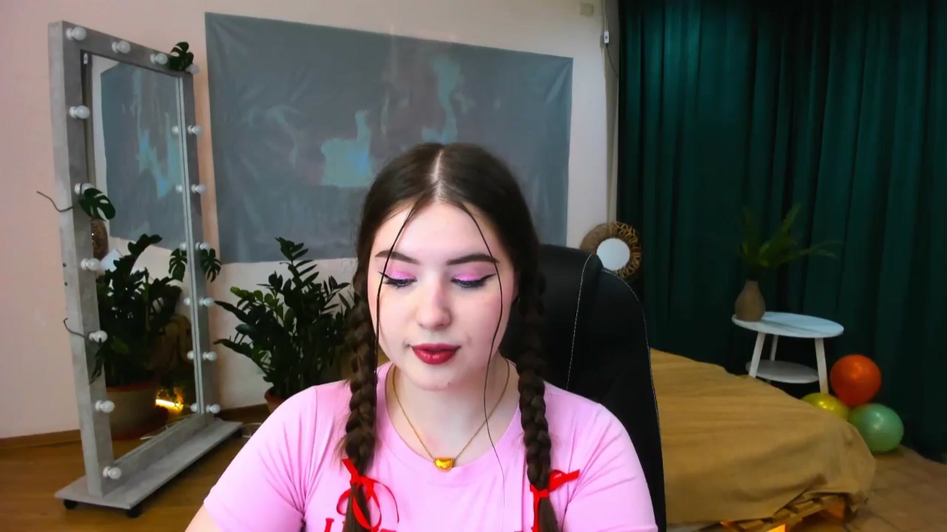 Gallery image thumbnail from AdmireMyEyes's myfreecams stream on, 05/25/2024, 20:35 image 8 of 20