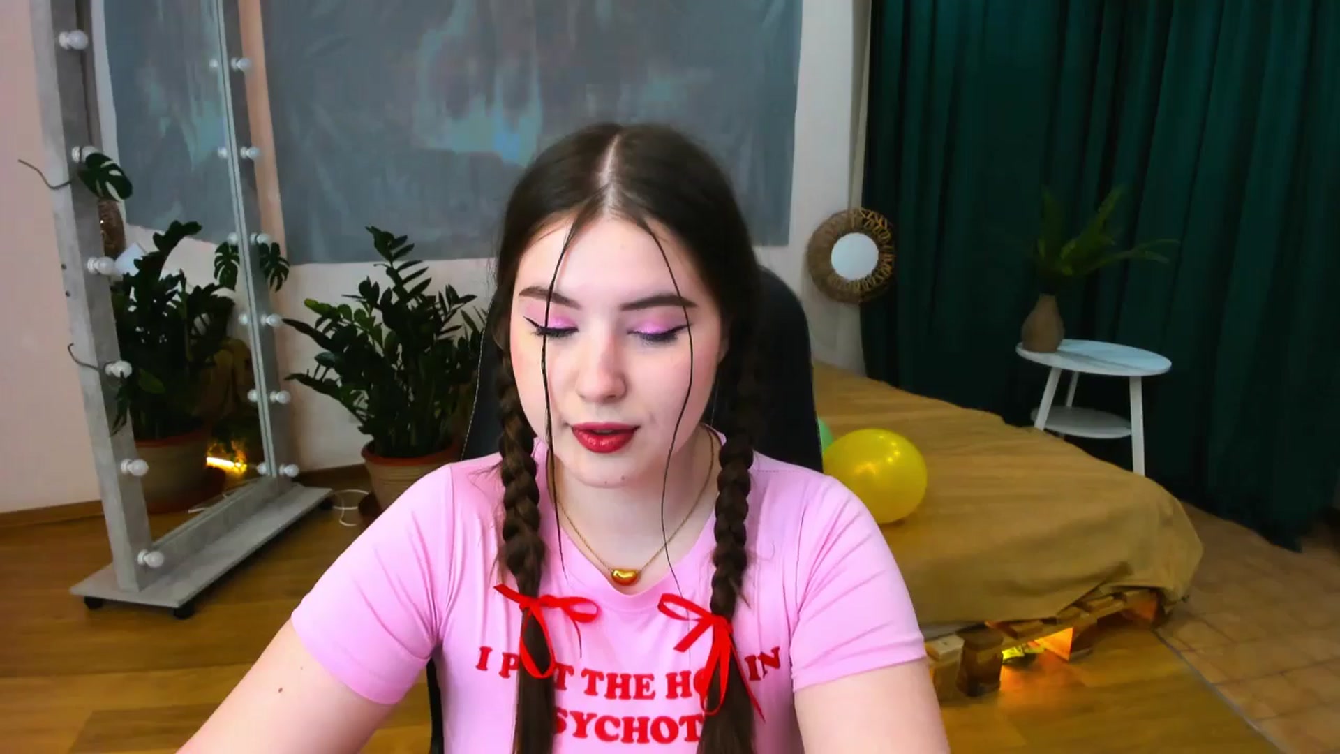 Gallery image thumbnail from AdmireMyEyes's myfreecams stream on, 05/25/2024, 21:20 image 3 of 20