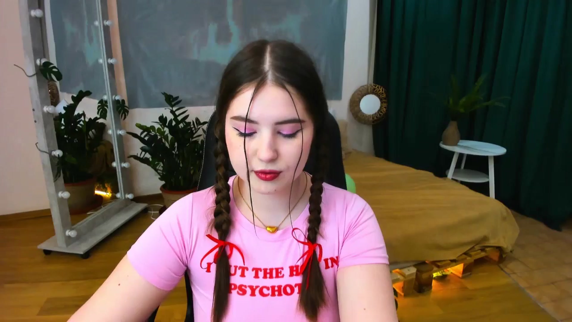 Gallery image thumbnail from AdmireMyEyes's myfreecams stream on, 05/25/2024, 21:20 image 17 of 20