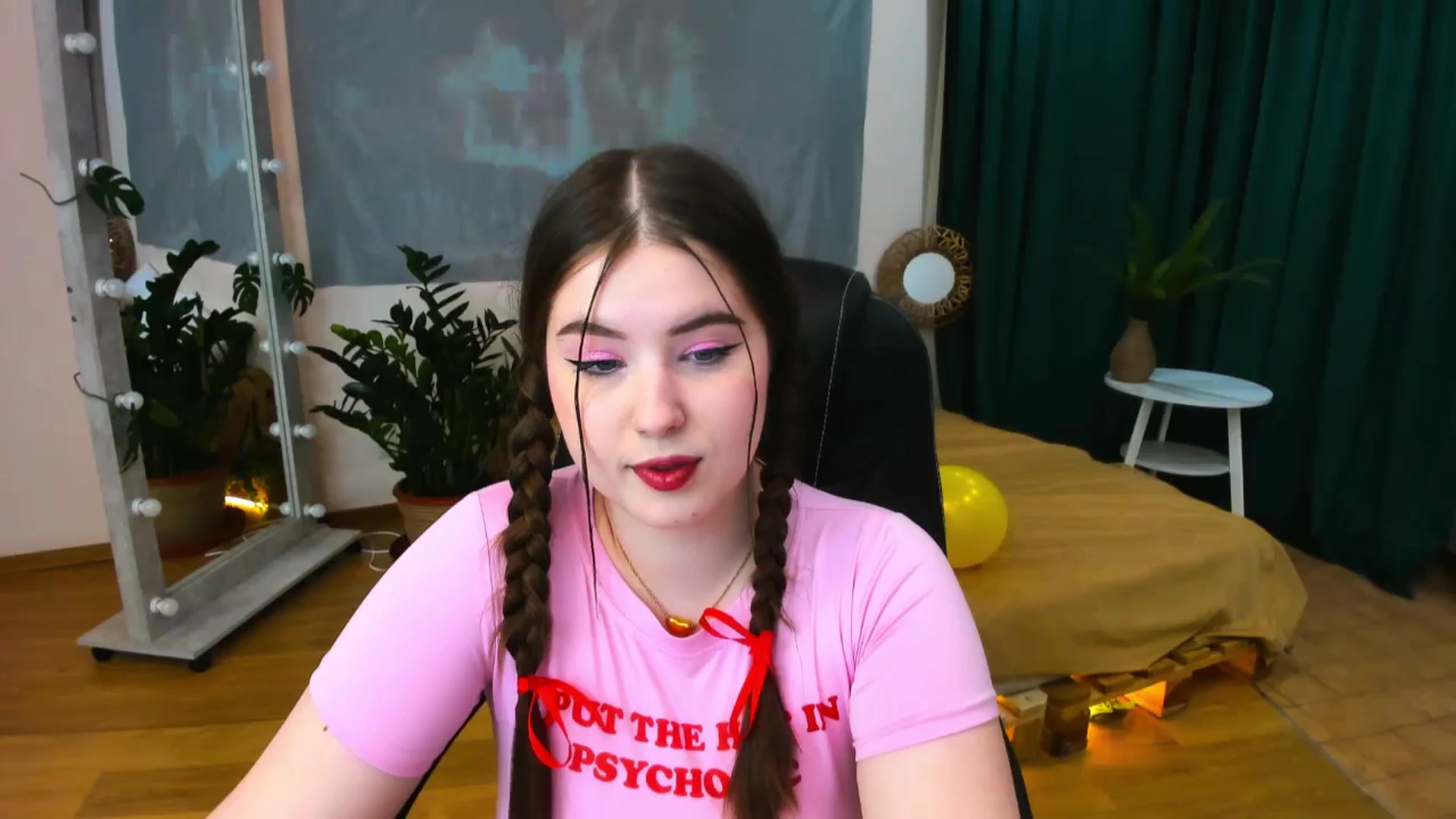 Gallery image thumbnail from AdmireMyEyes's myfreecams stream on, 05/25/2024, 21:20 image 7 of 20