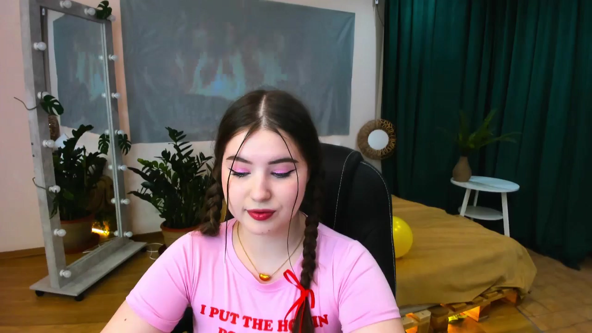Gallery image thumbnail from AdmireMyEyes's myfreecams stream on, 05/25/2024, 21:20 image 14 of 20
