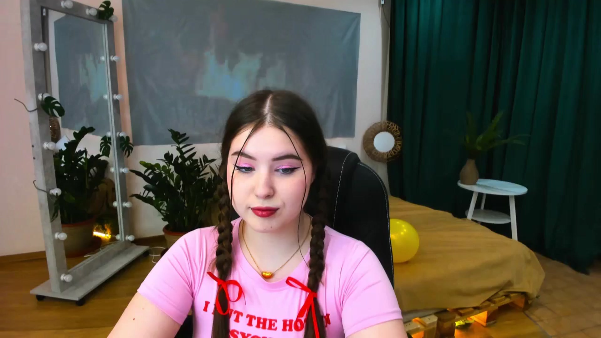 Gallery image thumbnail from AdmireMyEyes's myfreecams stream on, 05/25/2024, 21:20 image 11 of 20