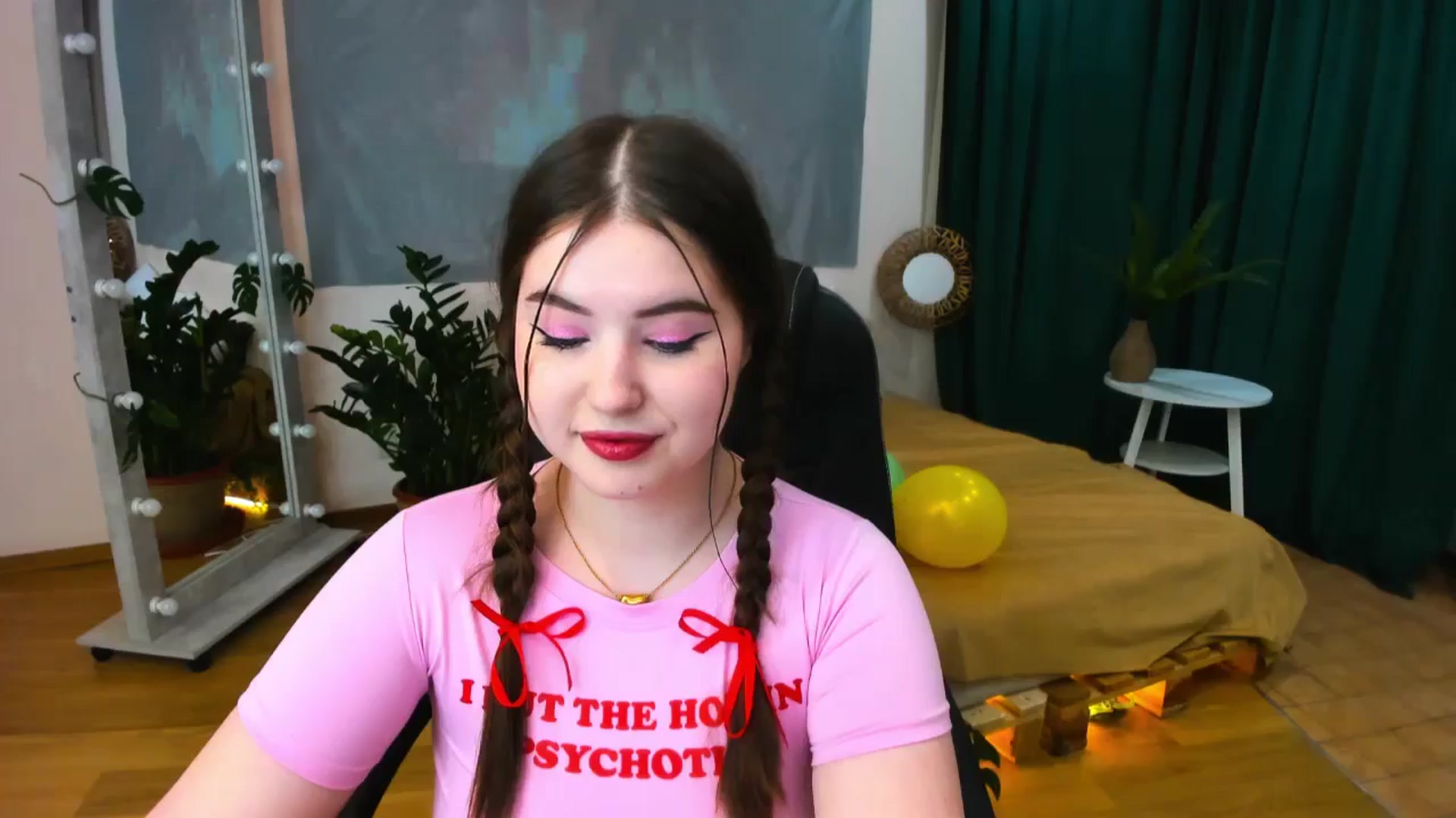 Gallery image thumbnail from AdmireMyEyes's myfreecams stream on, 05/25/2024, 21:20 image 4 of 20