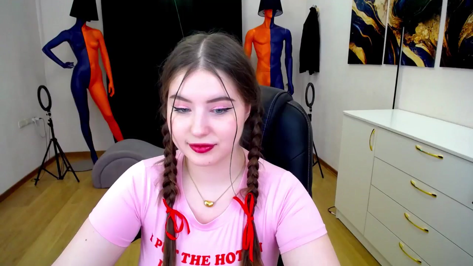 Gallery image thumbnail from AdmireMyEyes's myfreecams stream on, 05/26/2024, 01:07 image 4 of 20