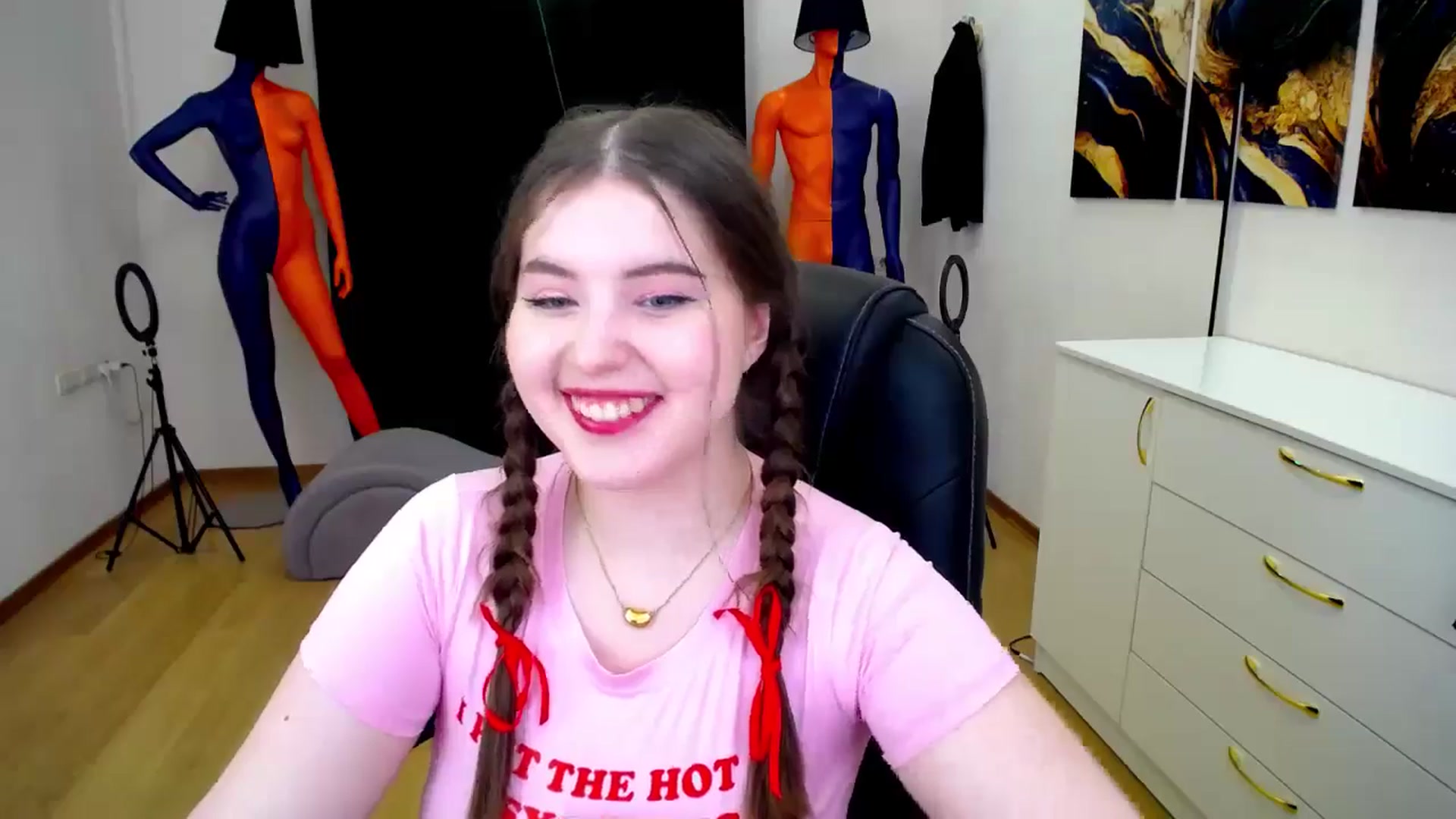 Gallery image thumbnail from AdmireMyEyes's myfreecams stream on, 05/26/2024, 01:07 image 18 of 20