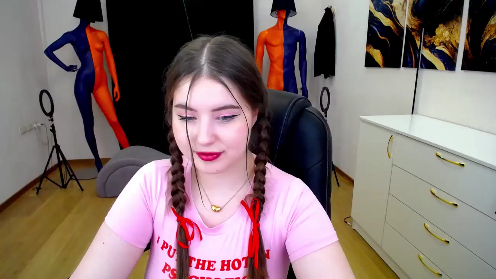 Gallery image thumbnail from AdmireMyEyes's myfreecams stream on, 05/26/2024, 01:07 image 11 of 20