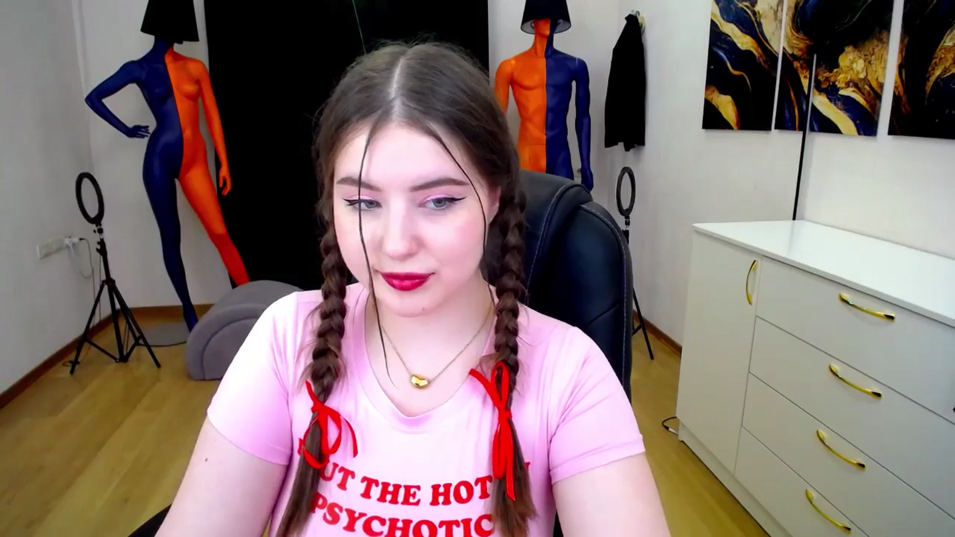 Gallery image thumbnail from AdmireMyEyes's myfreecams stream on, 05/26/2024, 01:07 image 7 of 20