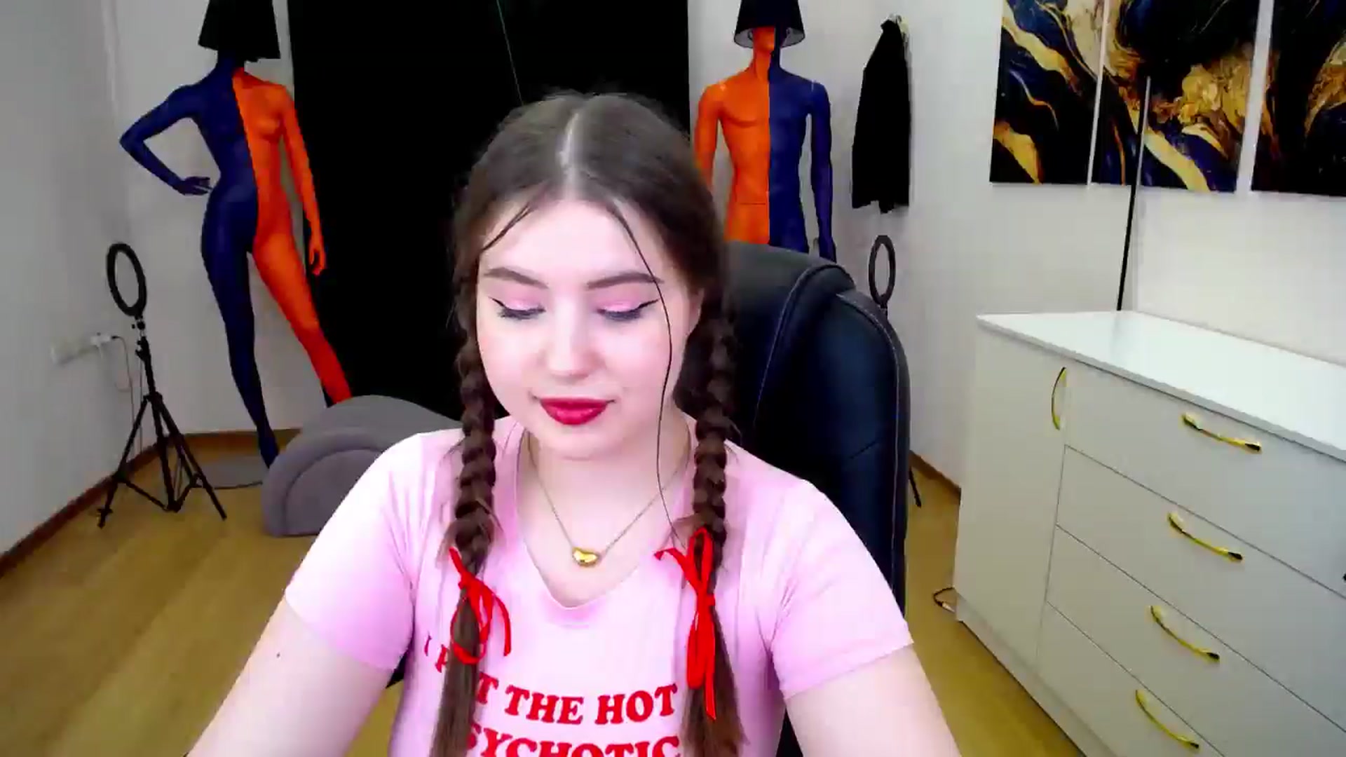 Gallery image thumbnail from AdmireMyEyes's myfreecams stream on, 05/26/2024, 01:07 image 17 of 20