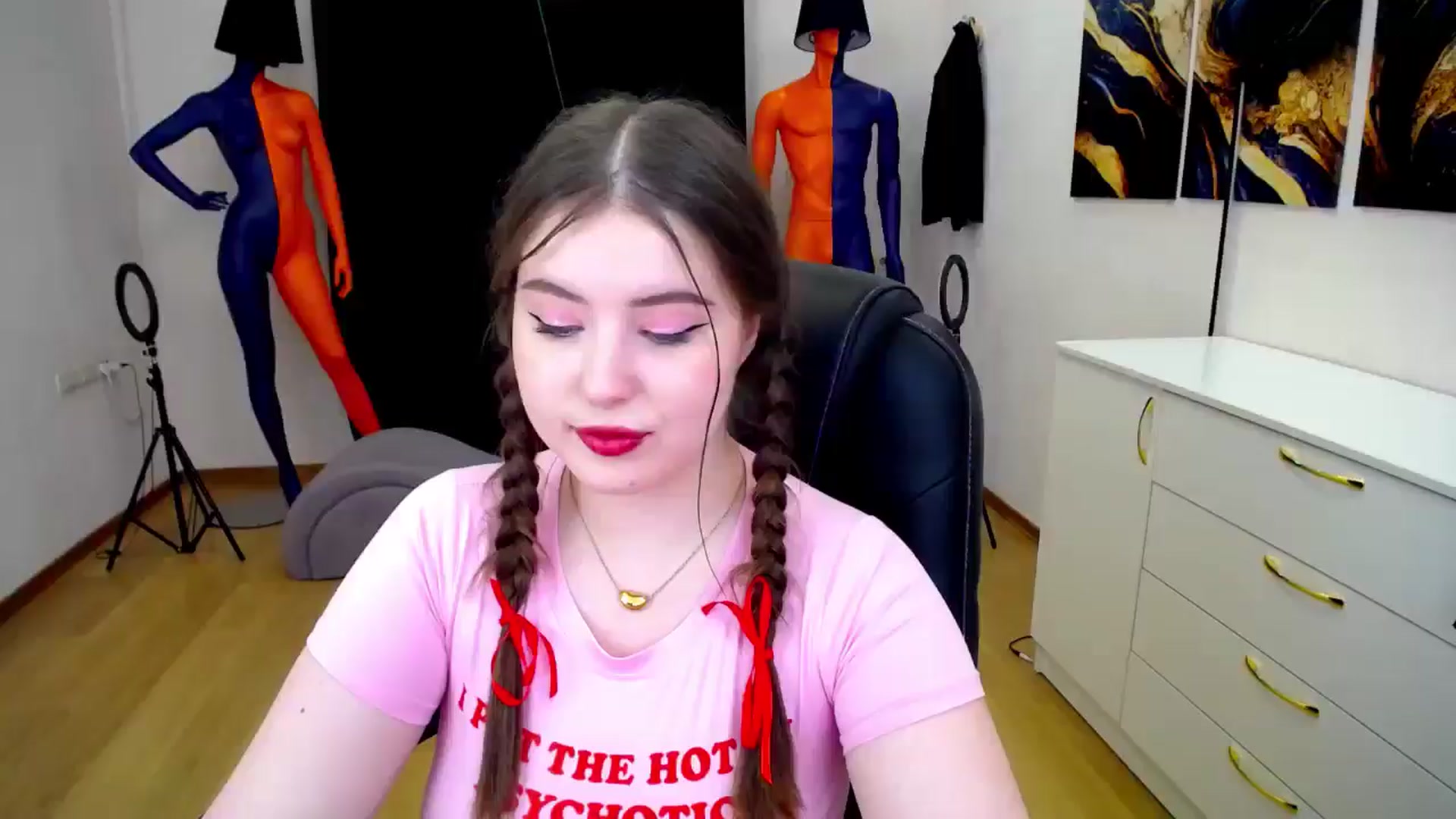 Gallery image thumbnail from AdmireMyEyes's myfreecams stream on, 05/26/2024, 01:07 image 20 of 20