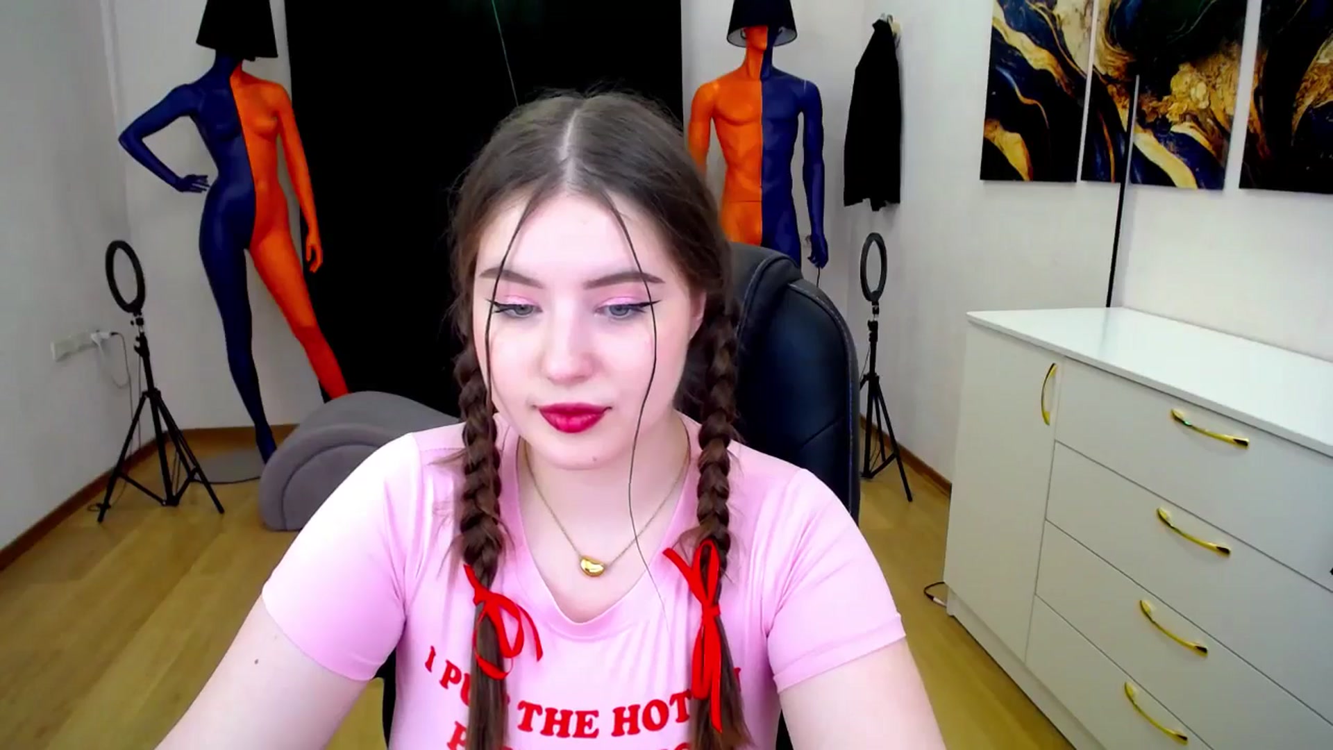 Gallery image thumbnail from AdmireMyEyes's myfreecams stream on, 05/26/2024, 01:07 image 3 of 20