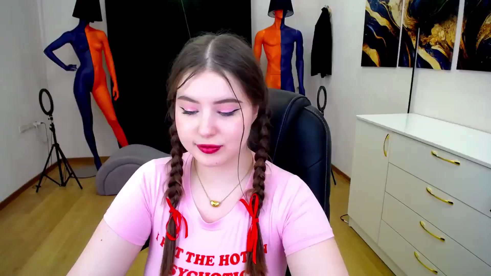 Gallery image thumbnail from AdmireMyEyes's myfreecams stream on, 05/26/2024, 01:07 image 19 of 20