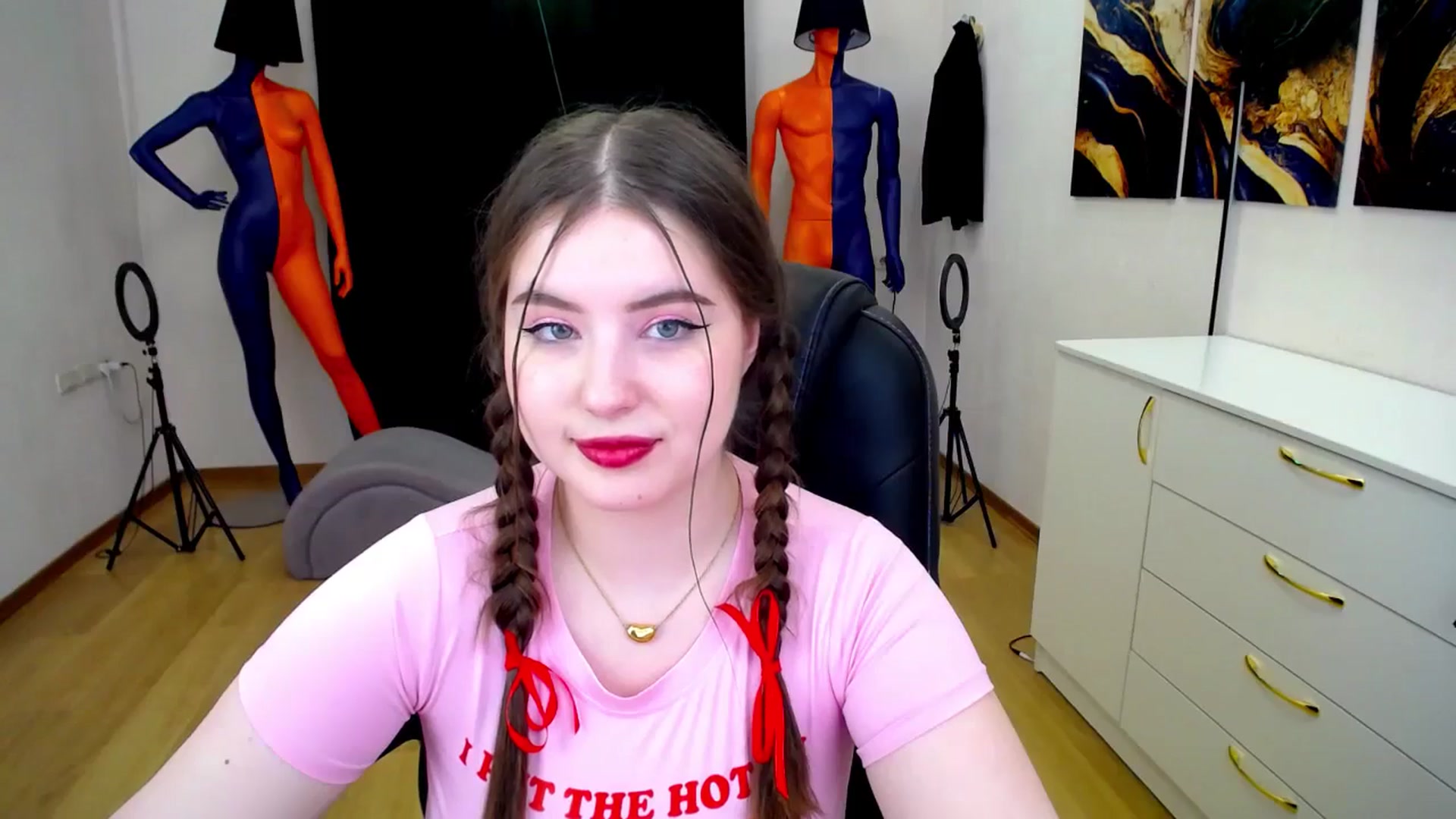 Gallery image thumbnail from AdmireMyEyes's myfreecams stream on, 05/26/2024, 01:07 image 2 of 20