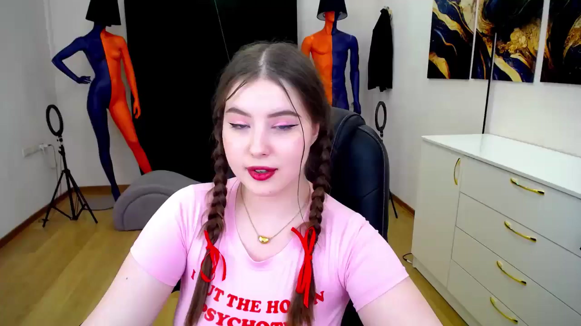 Gallery image thumbnail from AdmireMyEyes's myfreecams stream on, 05/26/2024, 01:07 image 12 of 20