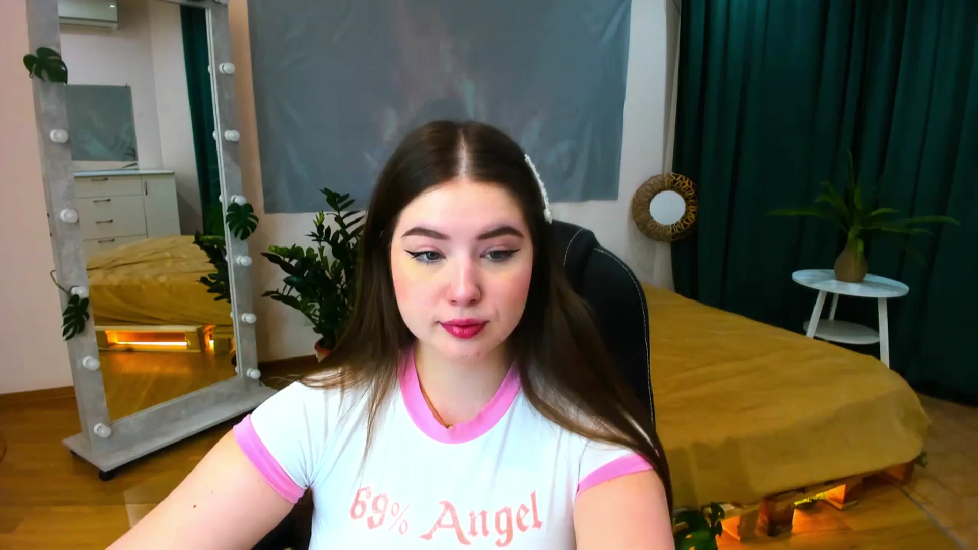 Gallery image thumbnail from AdmireMyEyes's myfreecams stream on, 05/31/2024, 18:30 image 2 of 20