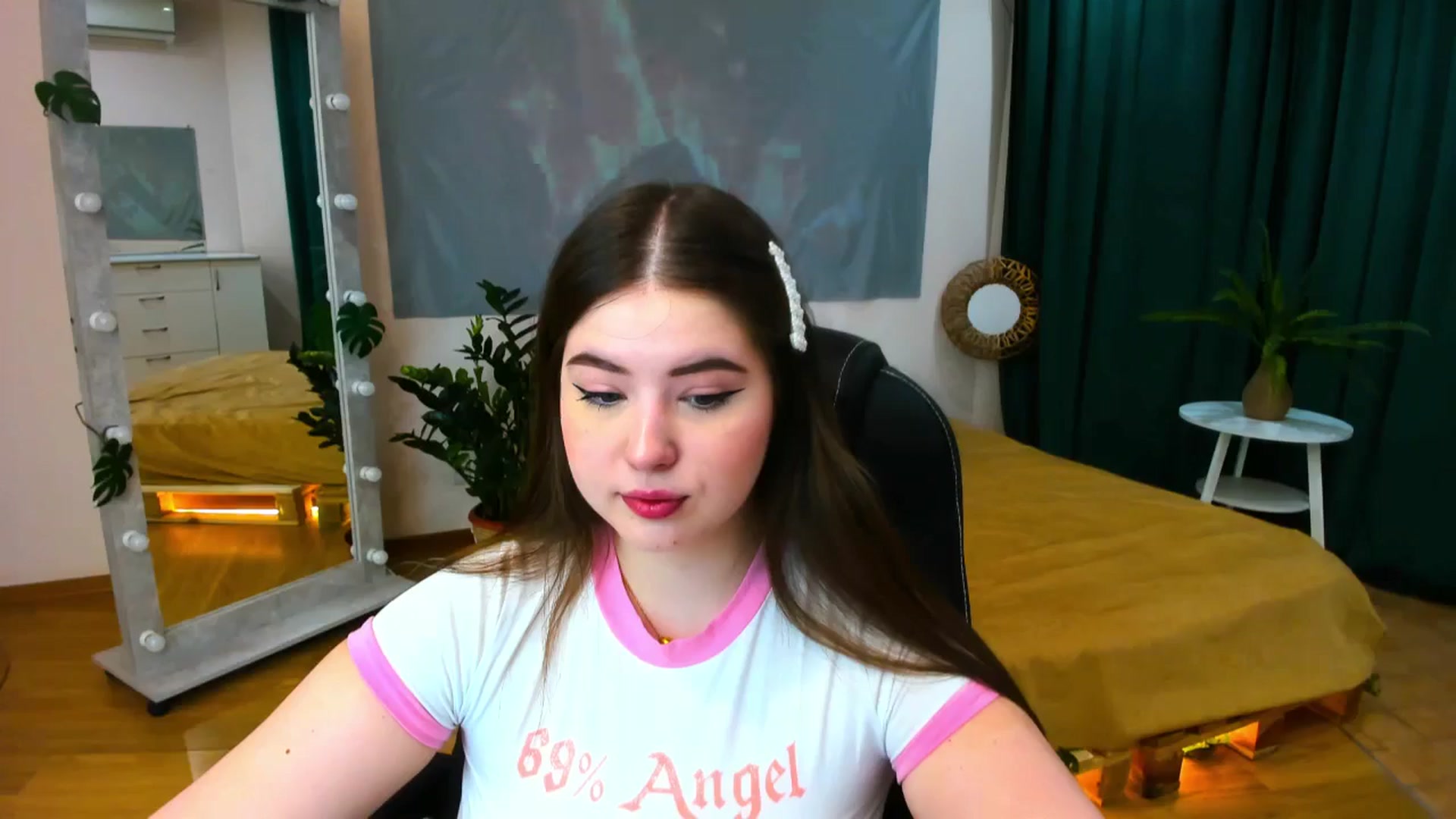 Gallery image thumbnail from AdmireMyEyes's myfreecams stream on, 05/31/2024, 18:30 image 6 of 20