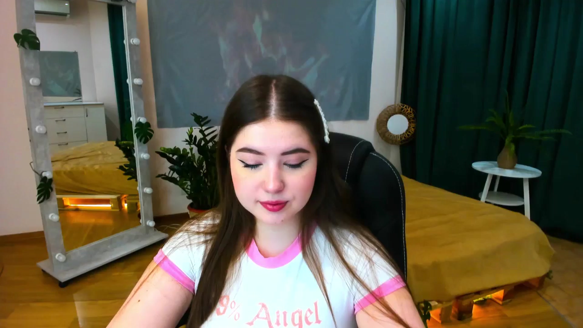 Gallery image thumbnail from AdmireMyEyes's myfreecams stream on, 05/31/2024, 18:30 image 16 of 20