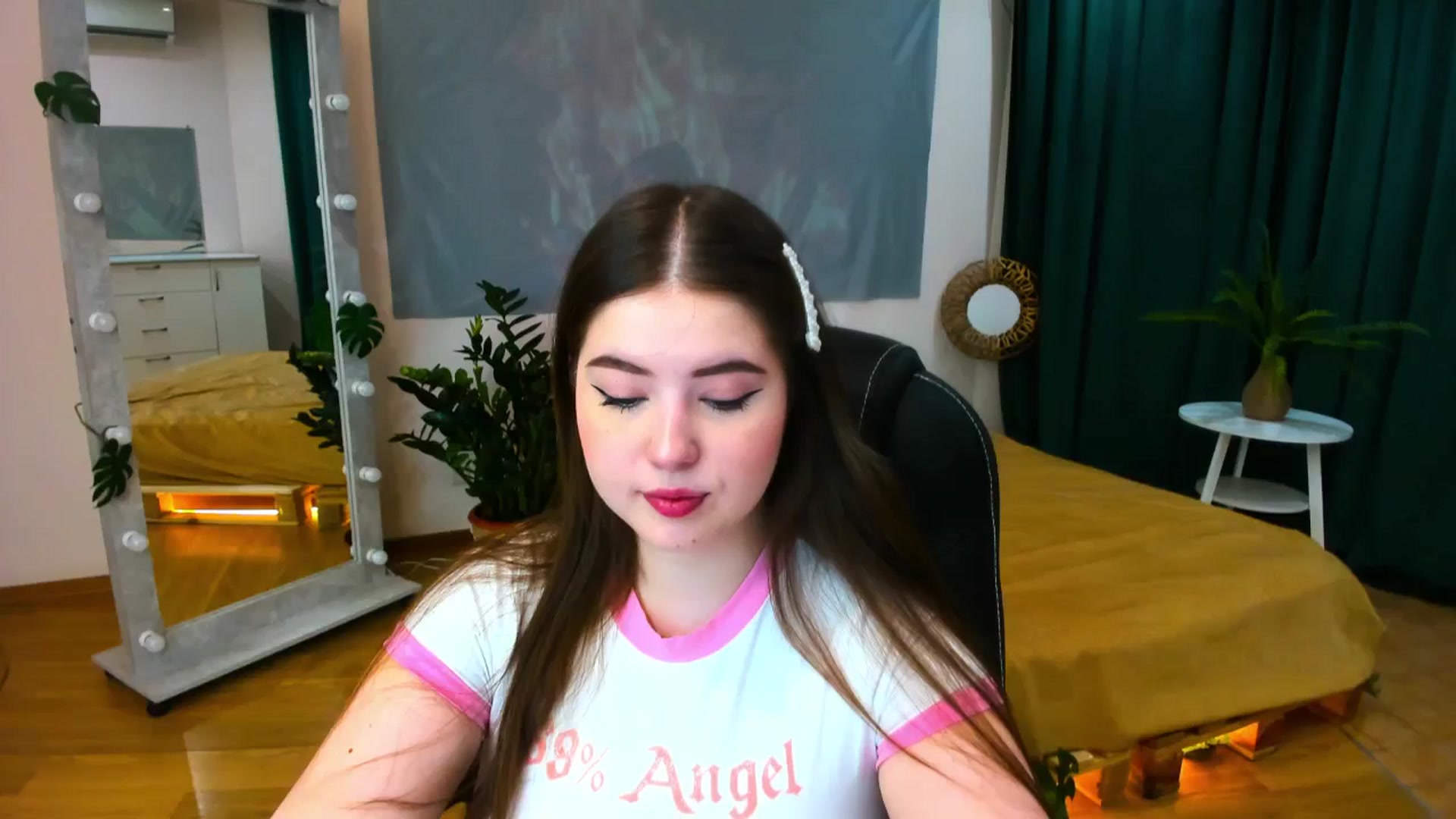 Gallery image thumbnail from AdmireMyEyes's myfreecams stream on, 05/31/2024, 18:30 image 12 of 20