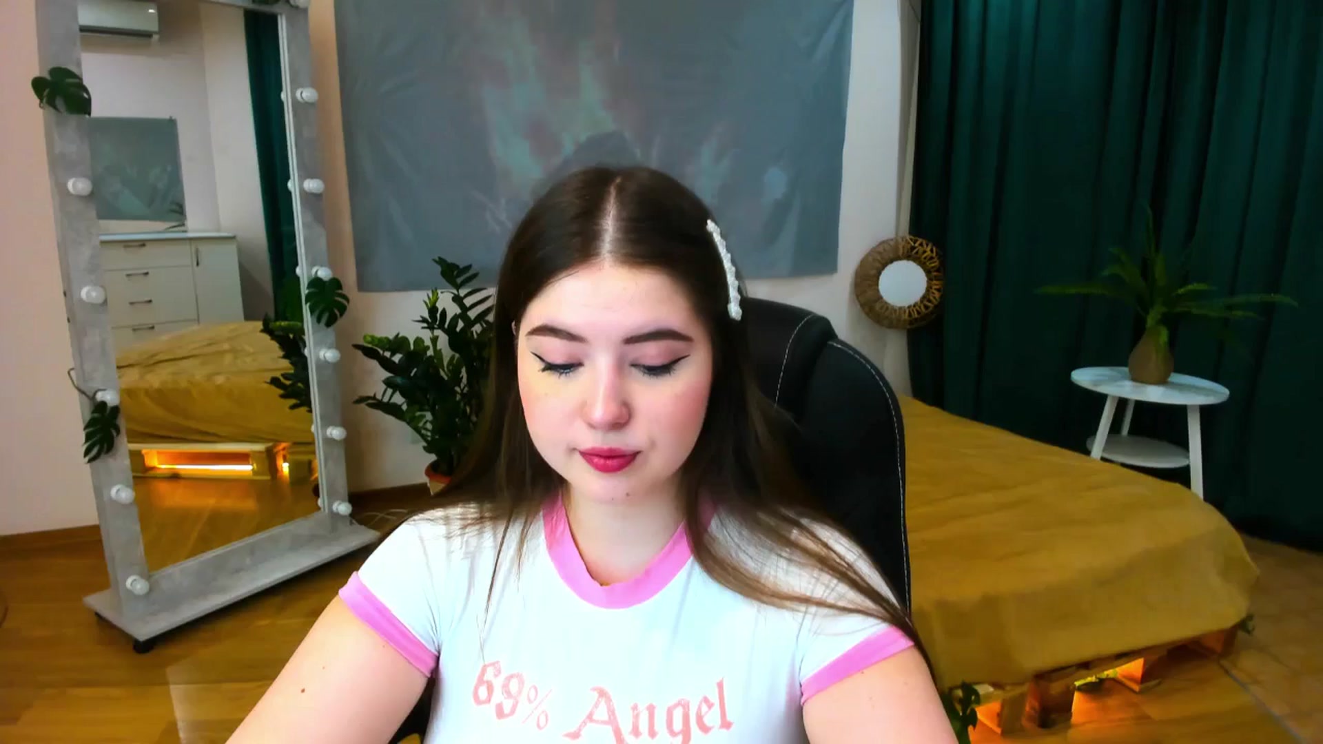 Gallery image thumbnail from AdmireMyEyes's myfreecams stream on, 05/31/2024, 18:30 image 10 of 20