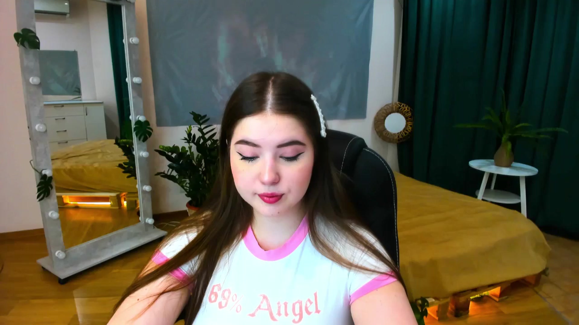Gallery image thumbnail from AdmireMyEyes's myfreecams stream on, 05/31/2024, 18:30 image 11 of 20