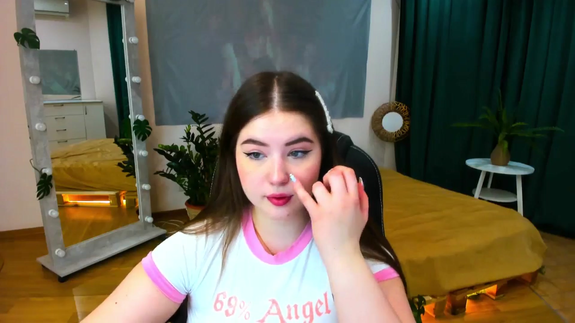 Gallery image thumbnail from AdmireMyEyes's myfreecams stream on, 05/31/2024, 18:30 image 3 of 20
