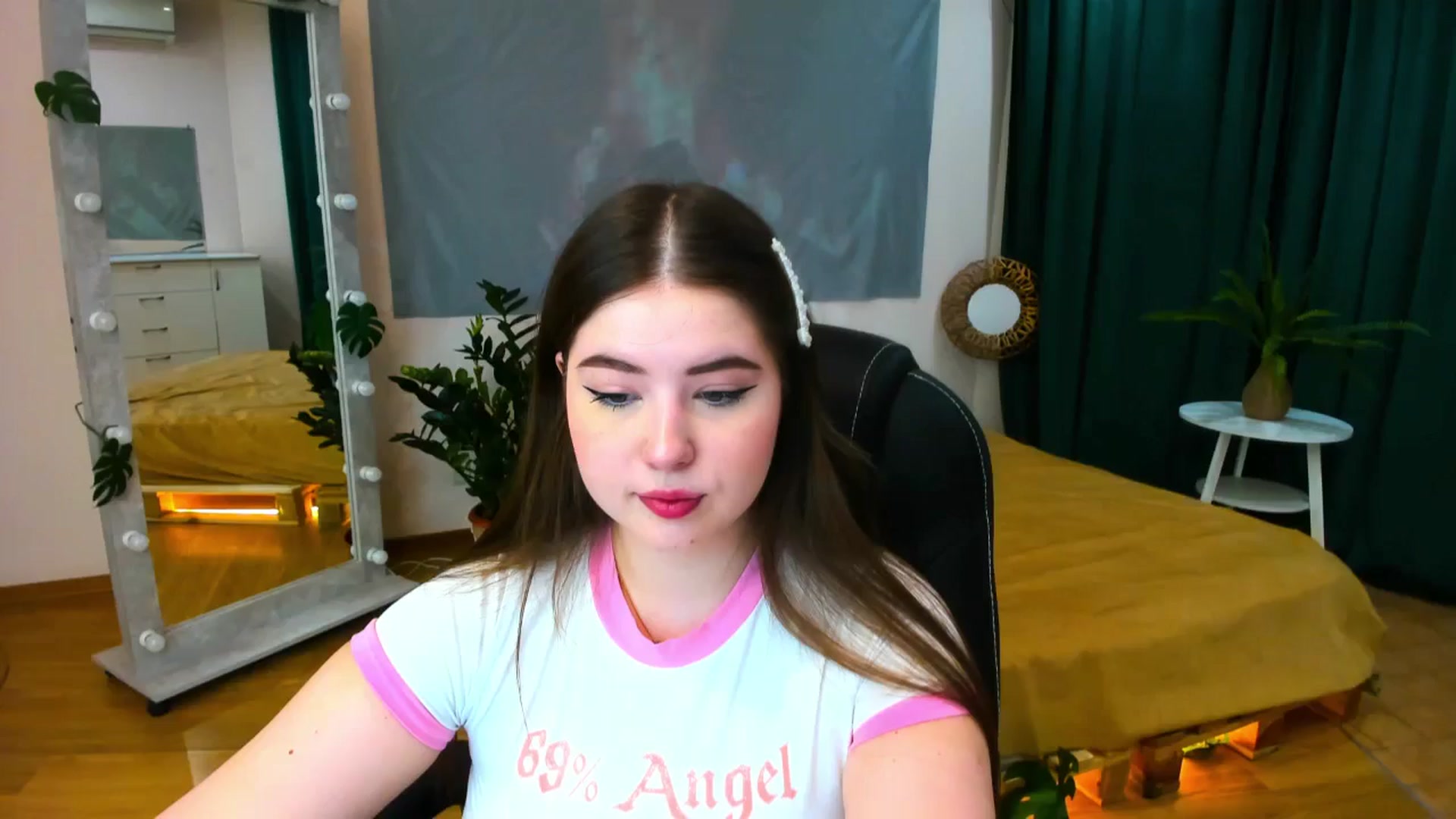 Gallery image thumbnail from AdmireMyEyes's myfreecams stream on, 05/31/2024, 18:30 image 8 of 20