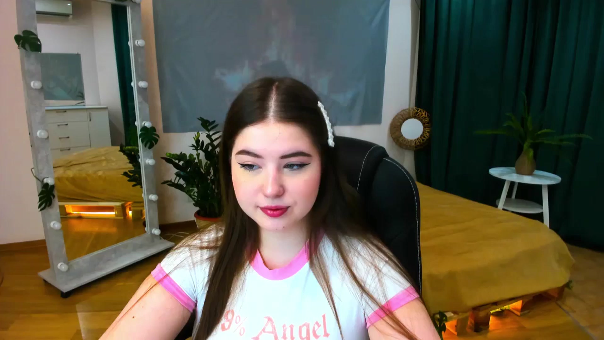 Gallery image thumbnail from AdmireMyEyes's myfreecams stream on, 05/31/2024, 18:30 image 17 of 20